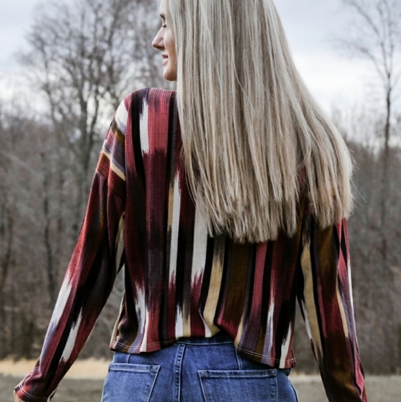 🌼New boutique Abstract print top - Picture 3 of 9